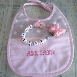 Conjunto babero y chupetero rosa y gris